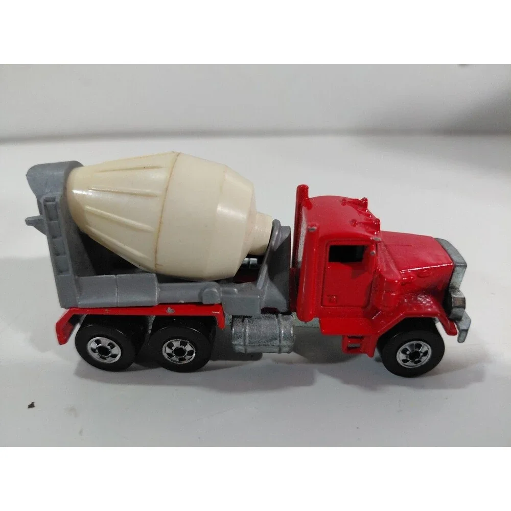 Hot Wheels 1:64 Die Cast Black Wall 1979 Malaysia Peterbilt Cement Truck